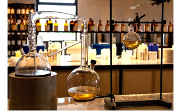 Секрети змішування ароматів для любителів експериментувати